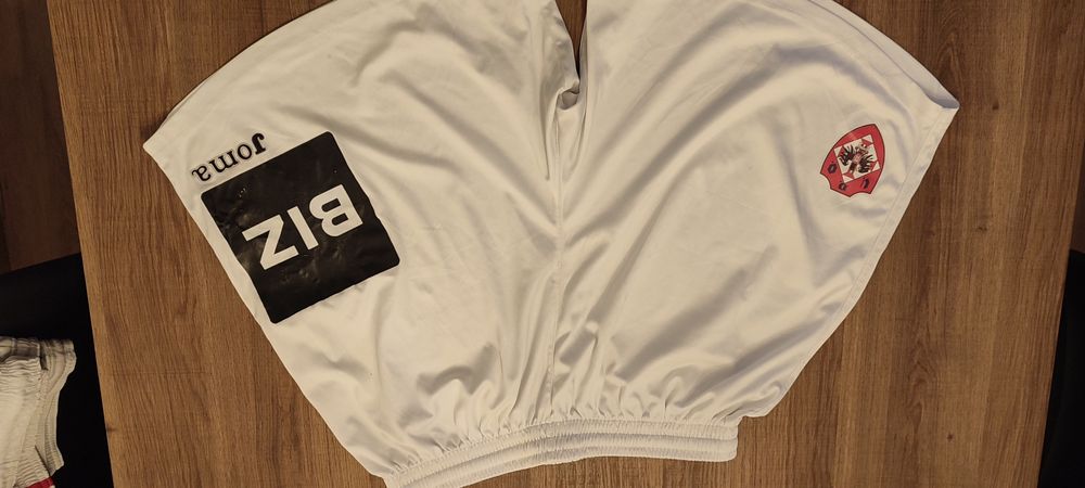 Calções da Oliveirense e JOMA