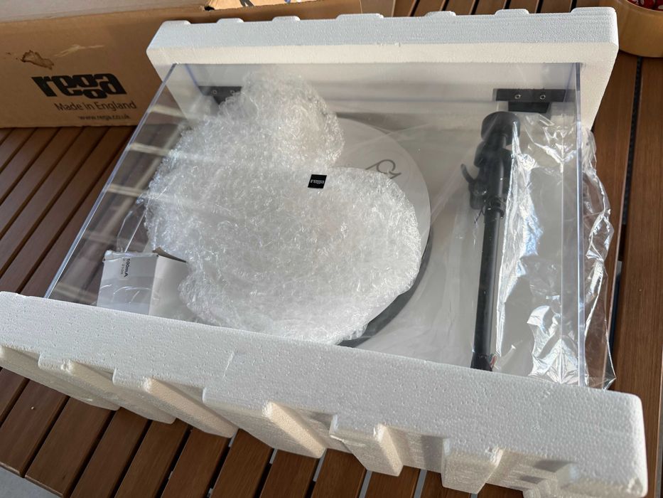Gramofon Rega Planar 1 (P1)