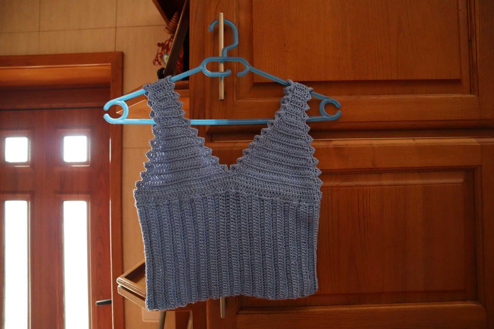 Tops de senhora e Tapetes tudo feito a mão