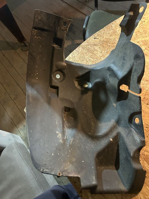 Підкрилок правий передній. Рено кліо4. 2015 рік