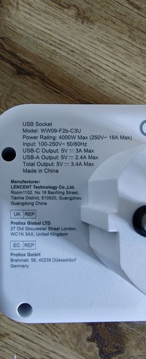 Gniazdo elektryczne, USB