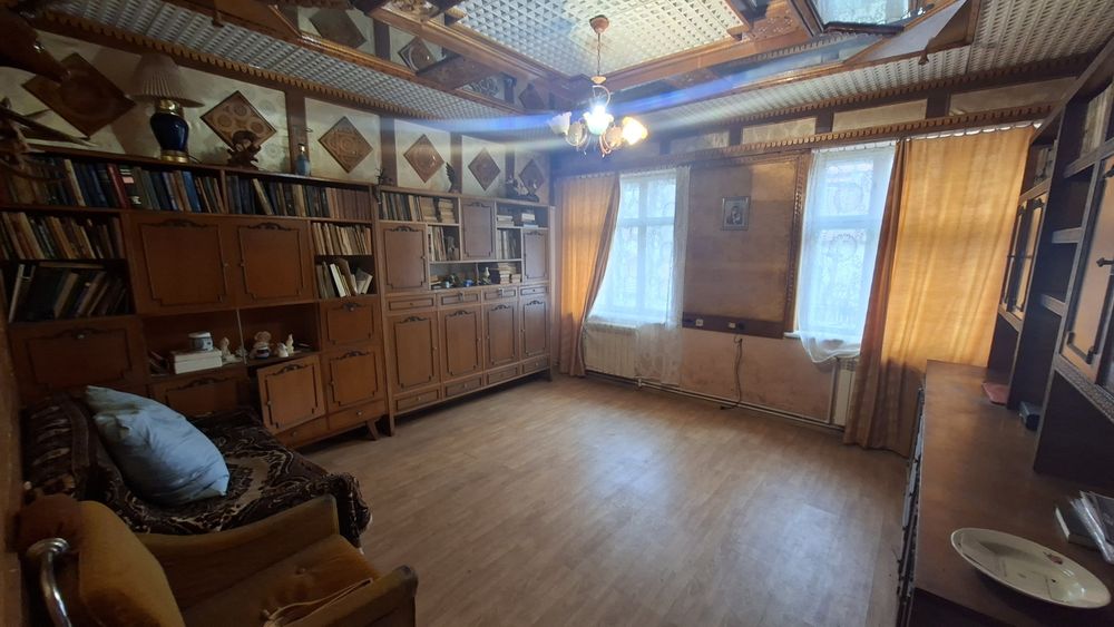 Продаж будинку. КОМУНІКАЦІЇ. Індивідуальне оп. МАЙСТЕРНЯ .Гараж.Земля