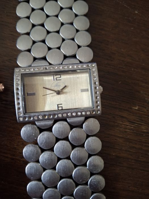 Zegarki na rękę rozne