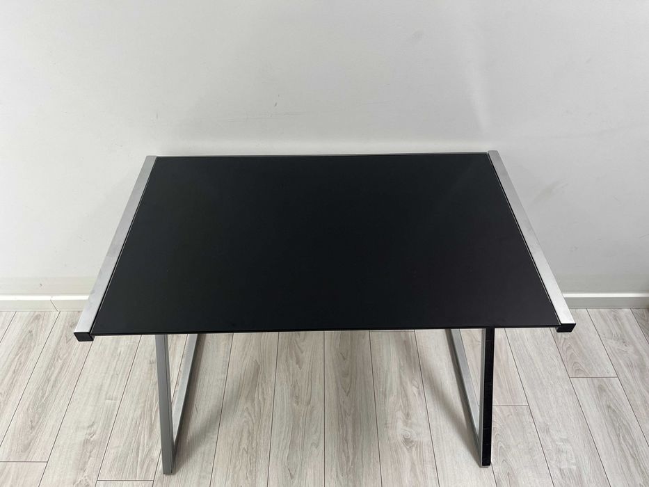 Secretária/mesa de apoio com tampo de vidro preto