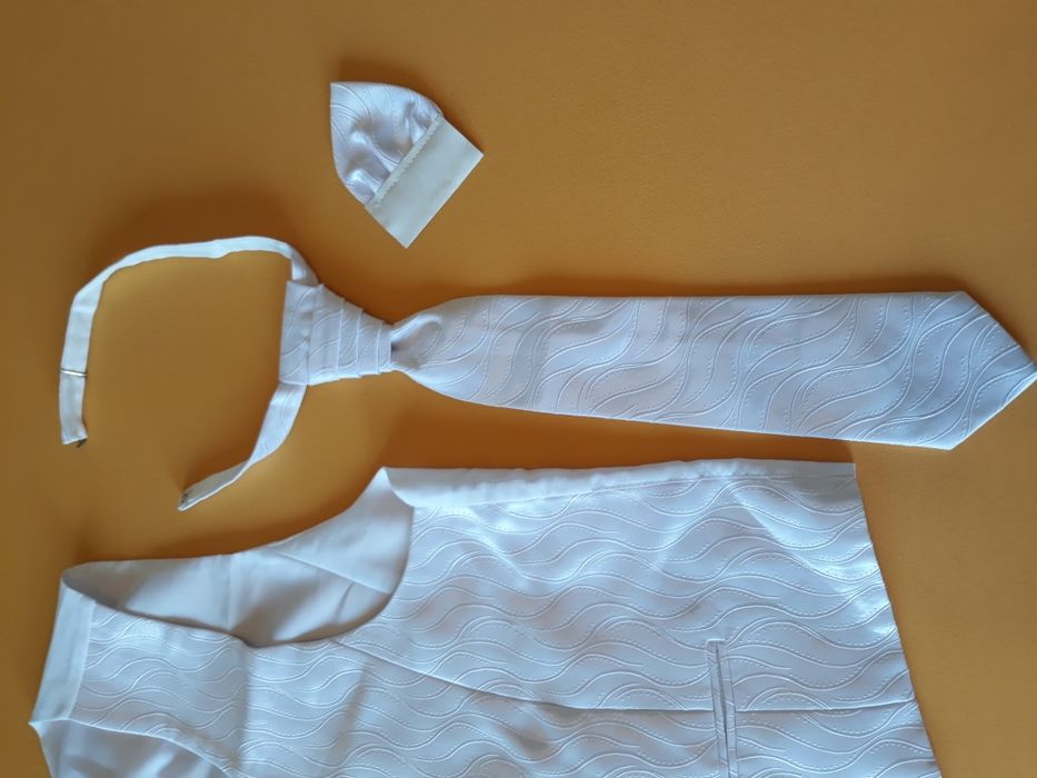 Kamizelka męska rozmiar 54 z krawatem i butonierka