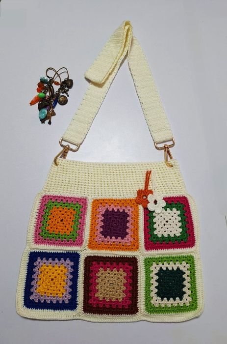 Malas em tricot feitas á mão