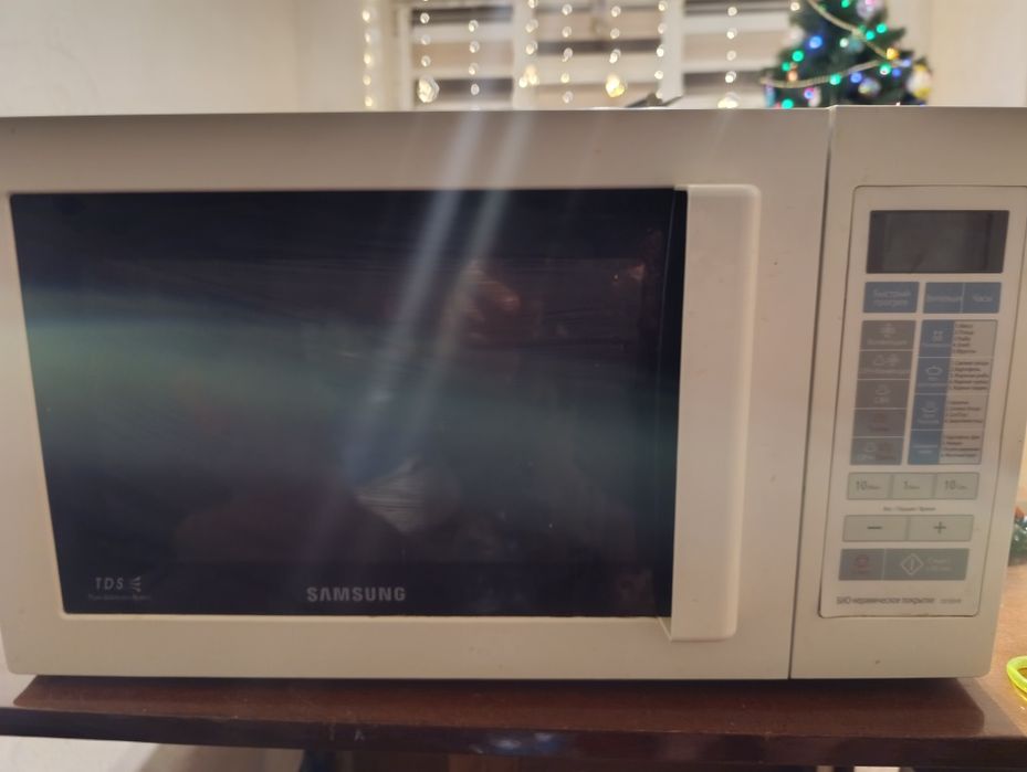 Мікрохвильова піч Samsung ge103vr. Під ремонт.