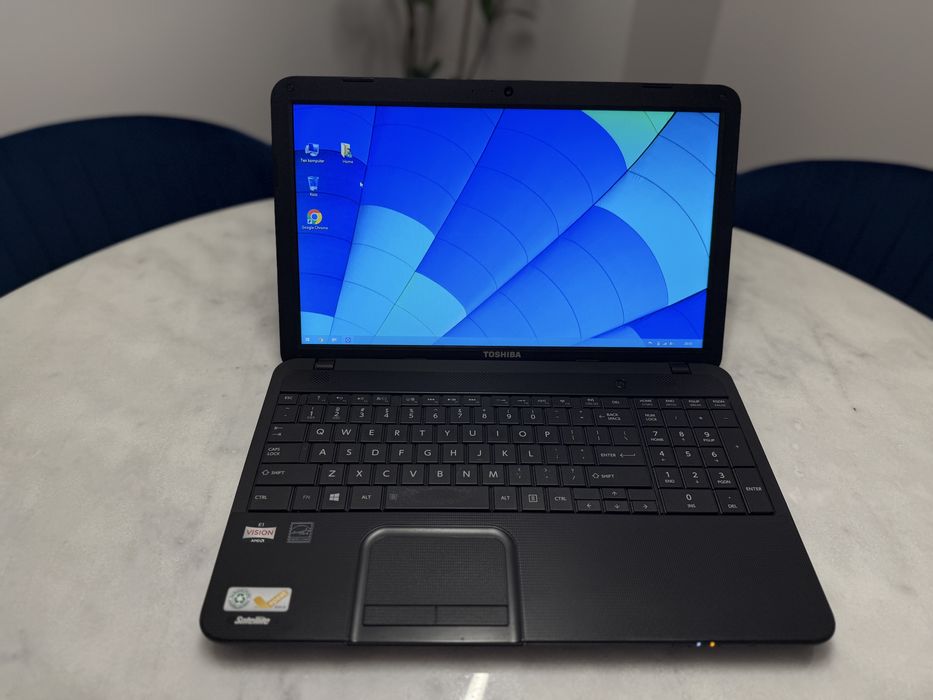 Toshiba Satellite C855d-S5196 15’6 500GB jak nowy oryginalny Windows