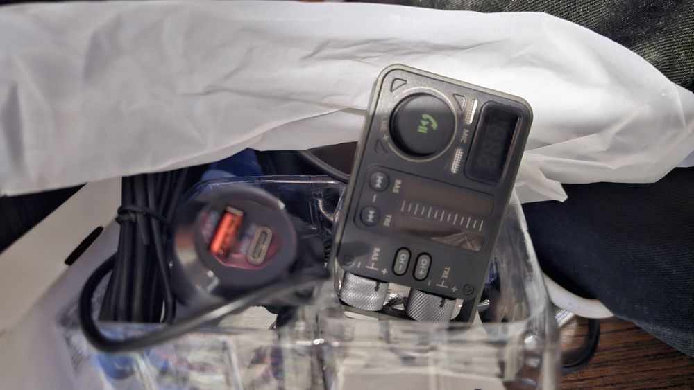 Transmissor rádio com mãos livres