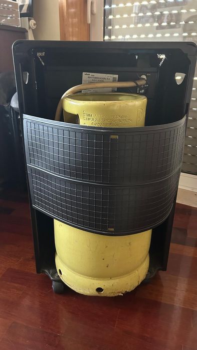 Aquecedor a gás Ufesa + garrafa de gás vazia + respetivo adaptador