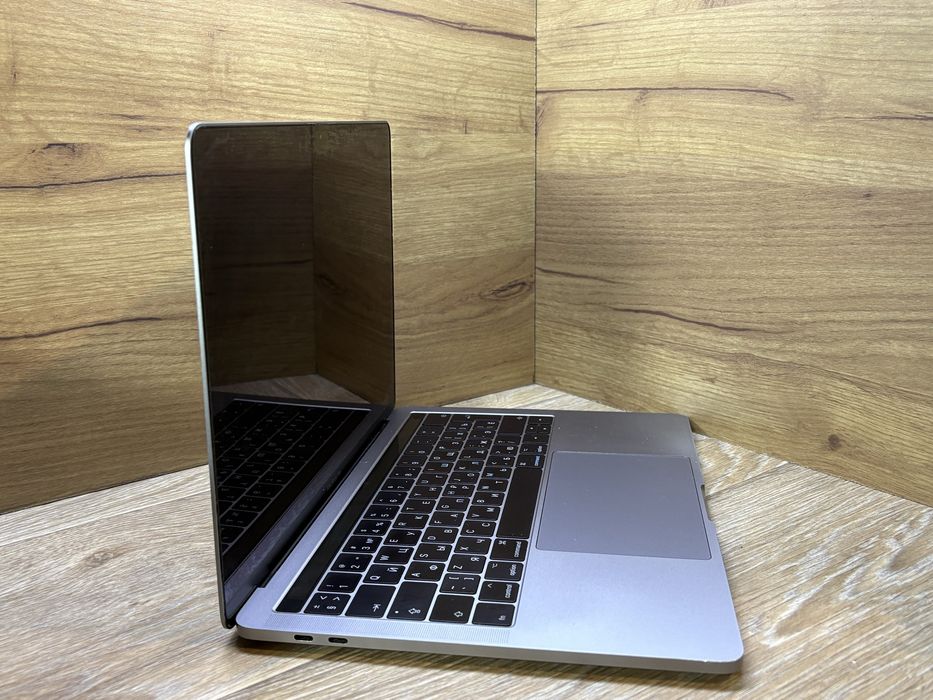 Apple MacBook Pro 13 touchbar 2018 16/256/core i5 ноутбук
