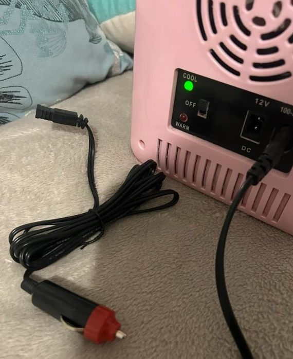Mini frigorífico portátil auto com luzes e espelho (faz quente e frio)