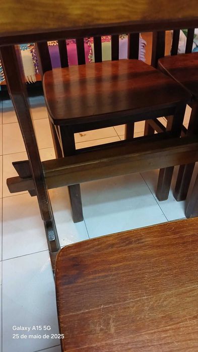 Mesa madeira maciça + 4 cadeiras.Exterior ou interior