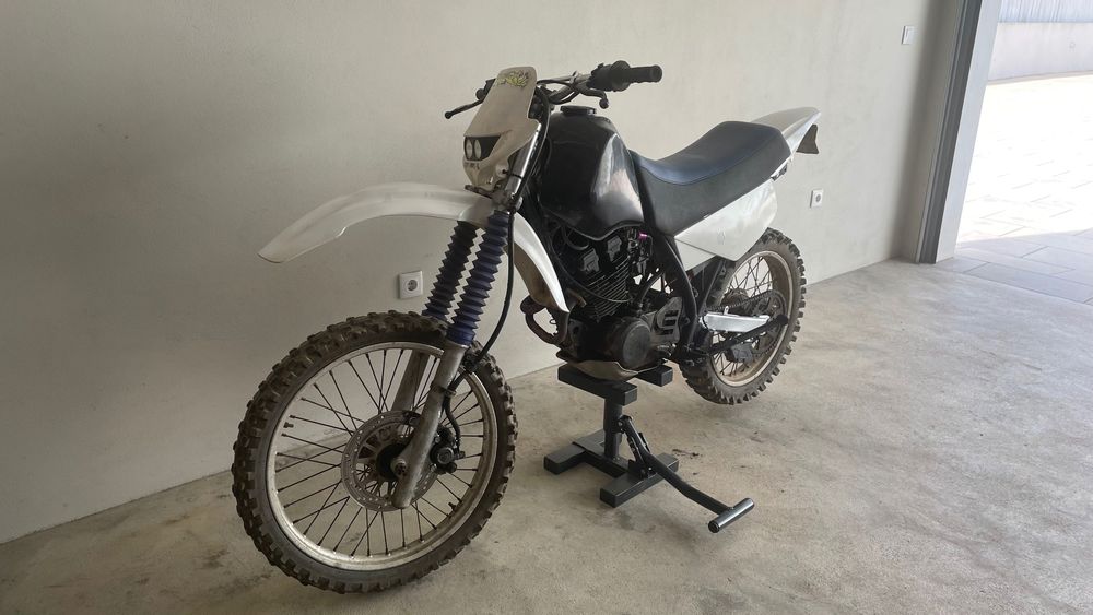 Mota yamaha XT 350 matriculada
