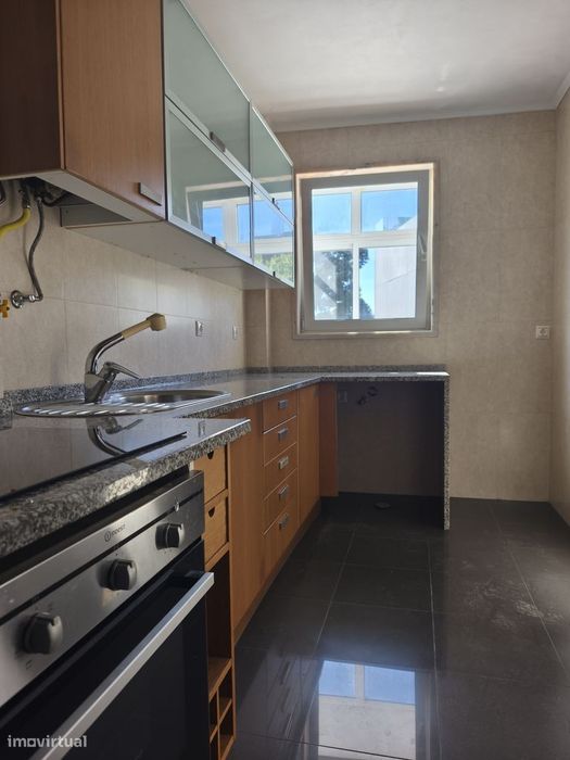 T3 Linda-a-Velha, Bem localizado,Junto à saída da A5 e VivaGym Ginásio