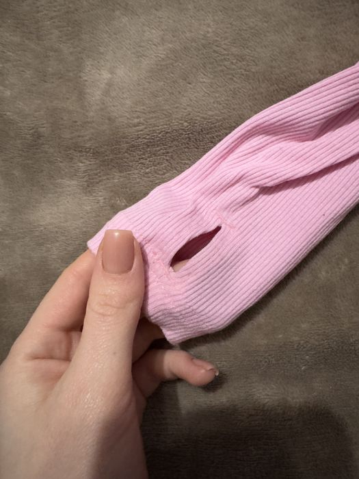 Боди с розрезом для пальца