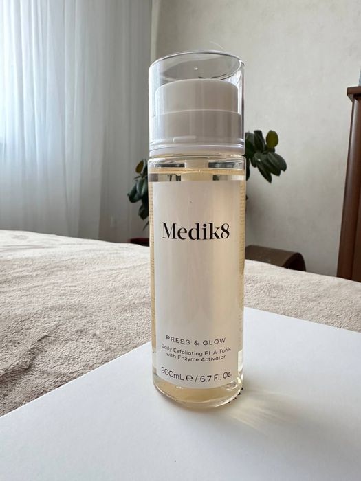 Medik8 press&glow тонік з кислотами