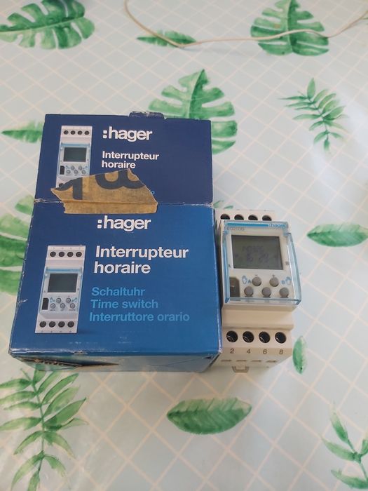 Relogio digital Hager  para quadro electrico