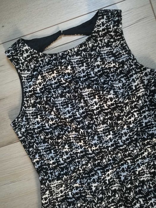 Elegancka sukienka na podszewce H&M 38/40 jak nowa