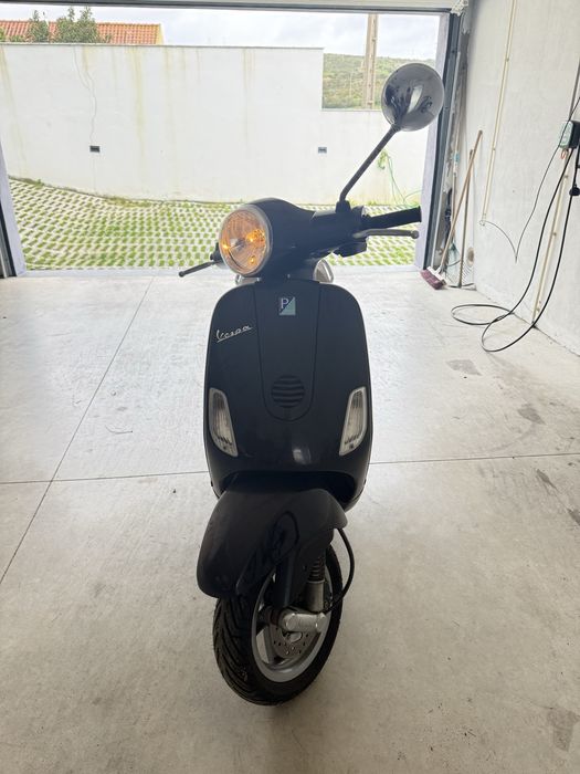 Vespa LX 50, Preta