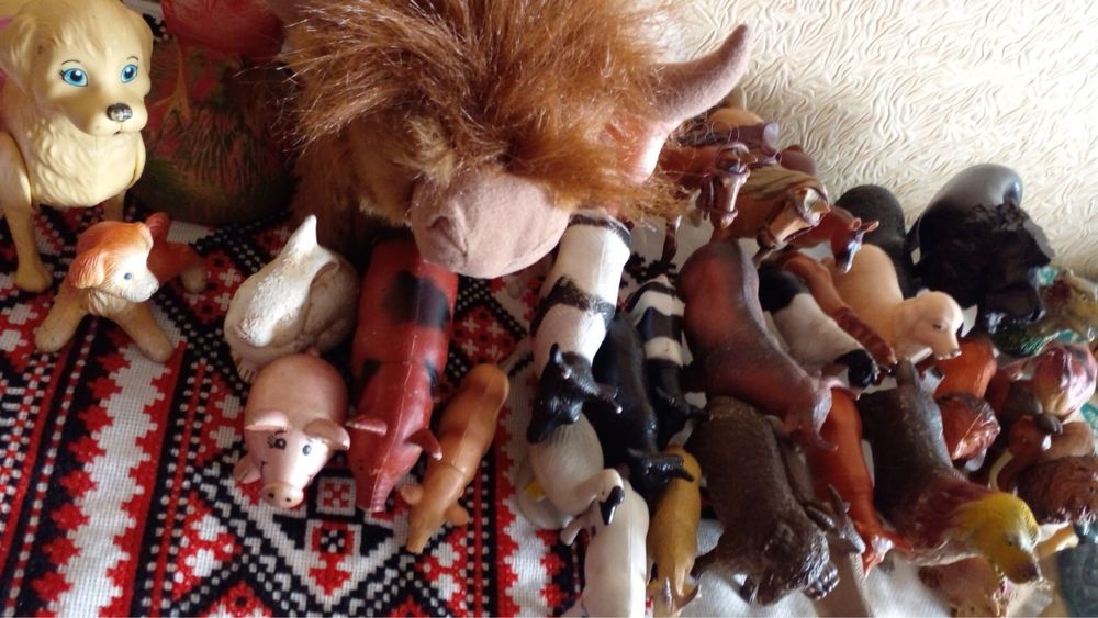 Фігурки тварин олним лотом