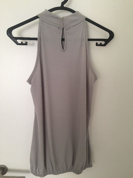 Roupa Feminina (blusas e vestido)