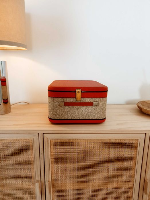 Giradiscos anos 50 com coluna - Velocidades 16, 33, 45 e 78