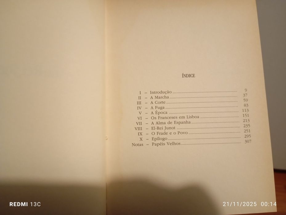 Livro de capa dura " El-rei Junot"