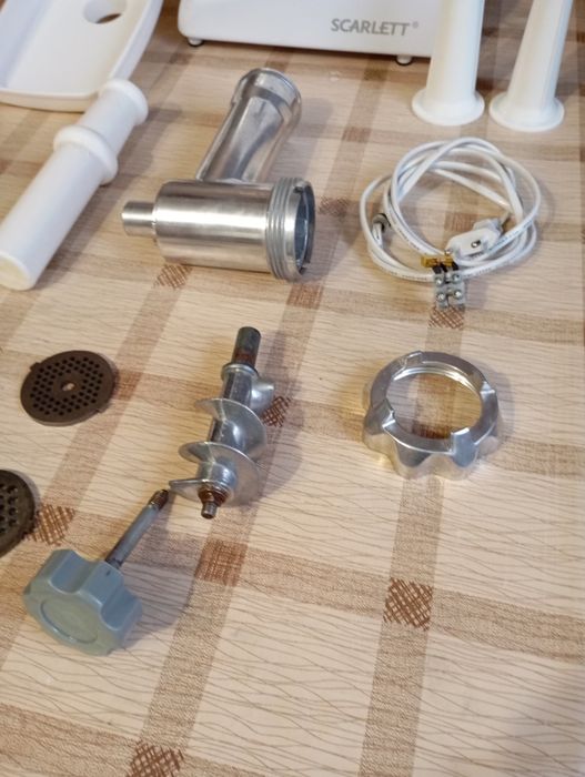 Продам электромясорубку Скарлетт по частям