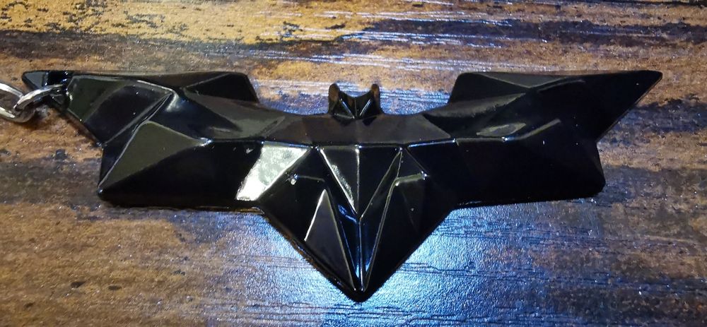 Brelok batman wypukły czarny metalowy