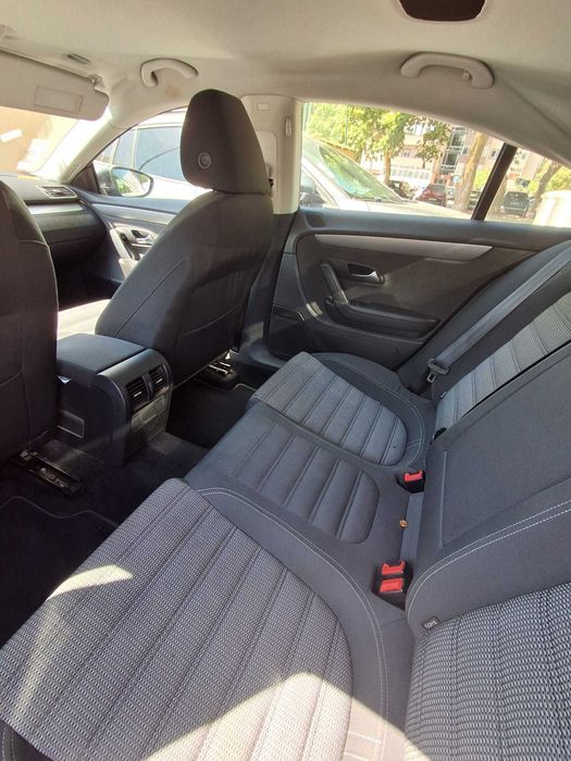 Carro Passat cor preta de 2011