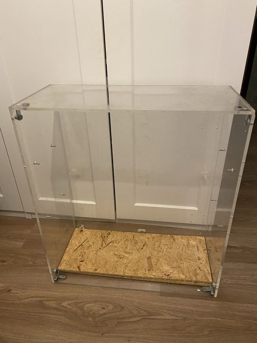 Estante transparente