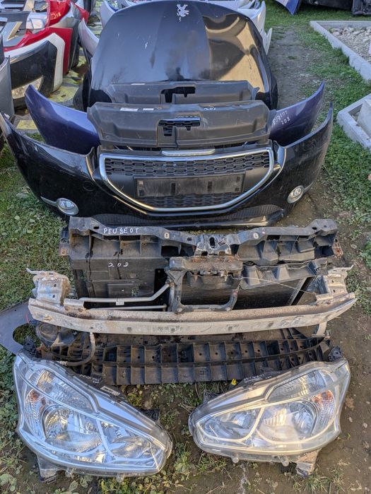 Передній бампер фари телевізор радіатори  комплект peugeot 208 2011-