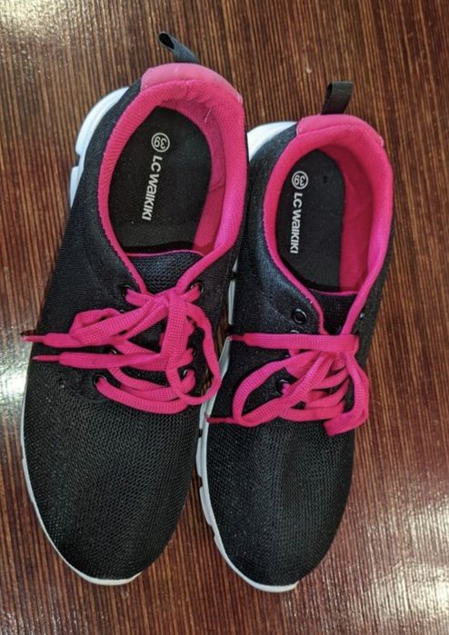 Продам жіночі кросівки LC Waikiki, 39 розмір. Маломірять.