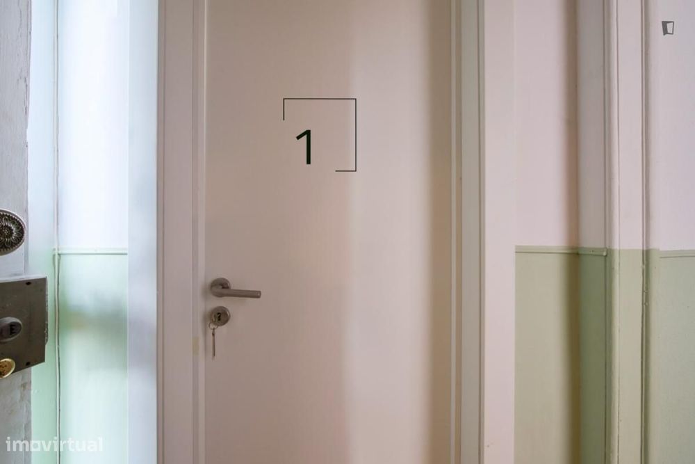Quarto - localizado em São Bento Lisbon