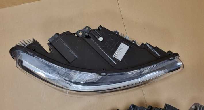Volvo XC40 EX40 C40 Фари передні EU Mid Led Full Led Дорестайл