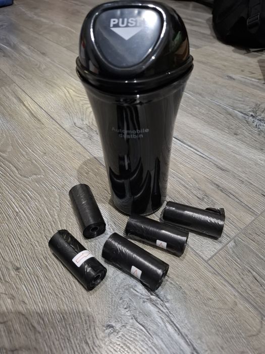 Mini kosz samochodowy.