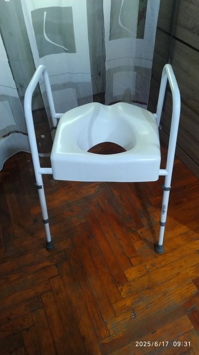 Туалетний стілець