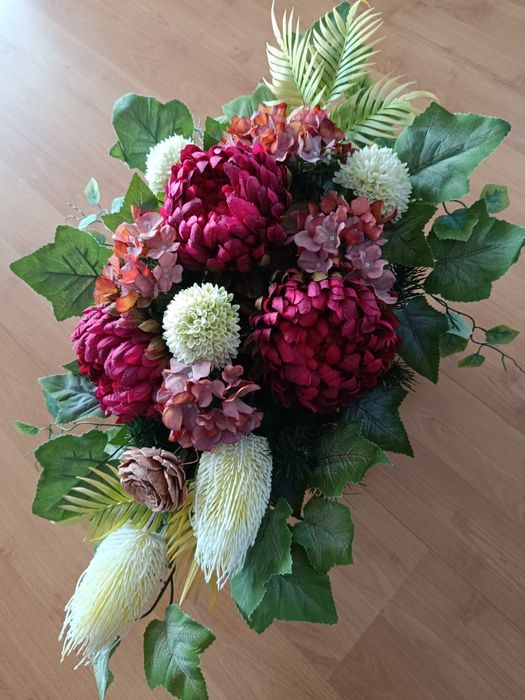 Stroik kompozycja na grób, cmentarz