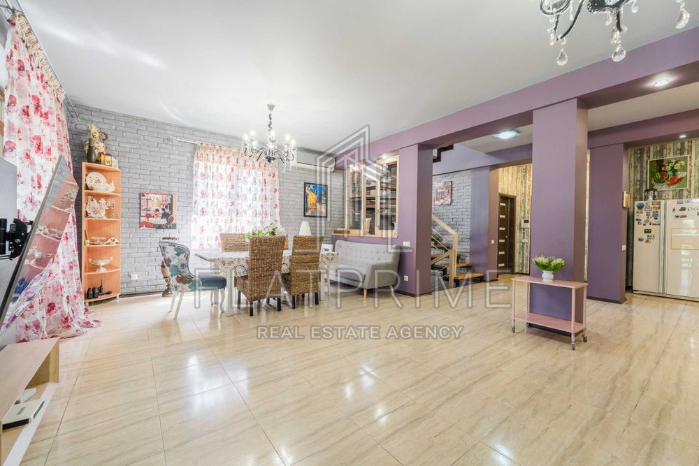 Без %,  с. Плюты, двухэтажный дом, площадью 233 кв. м, в лесу