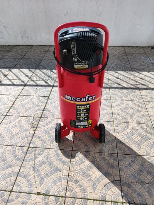Compressor de ar 50 L 2HP 10 Bar Mecafer com acessórios