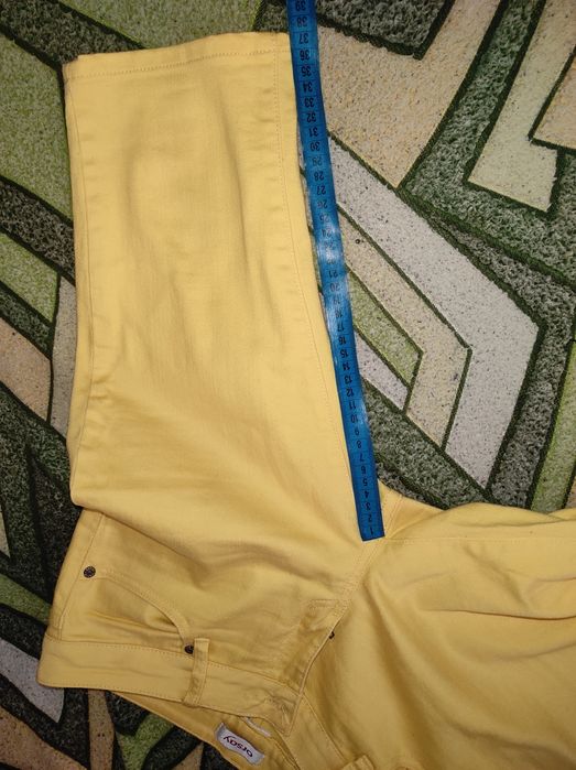 Яскраво- жовті джинсові ,бріджи  46 розмір