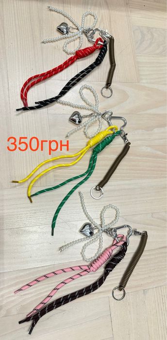 Трендові брелки обвіси на сумку