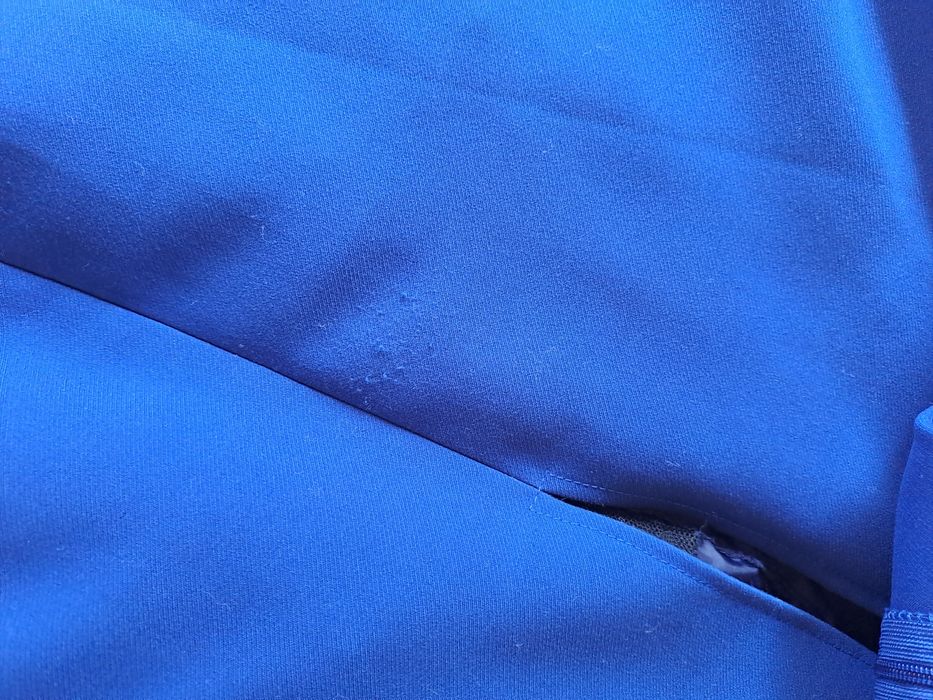 Piękna chabrowa sukienka