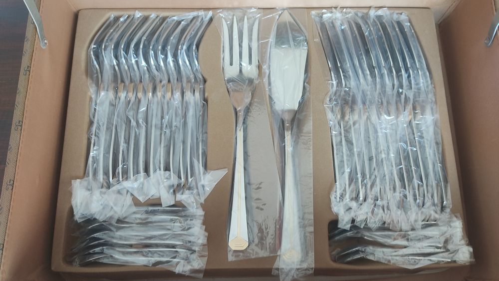 Faqueiro 130 peças novo - Erika