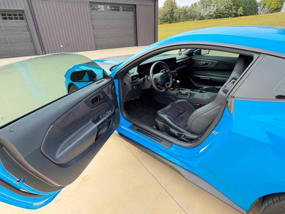 Ford Mustang      2024