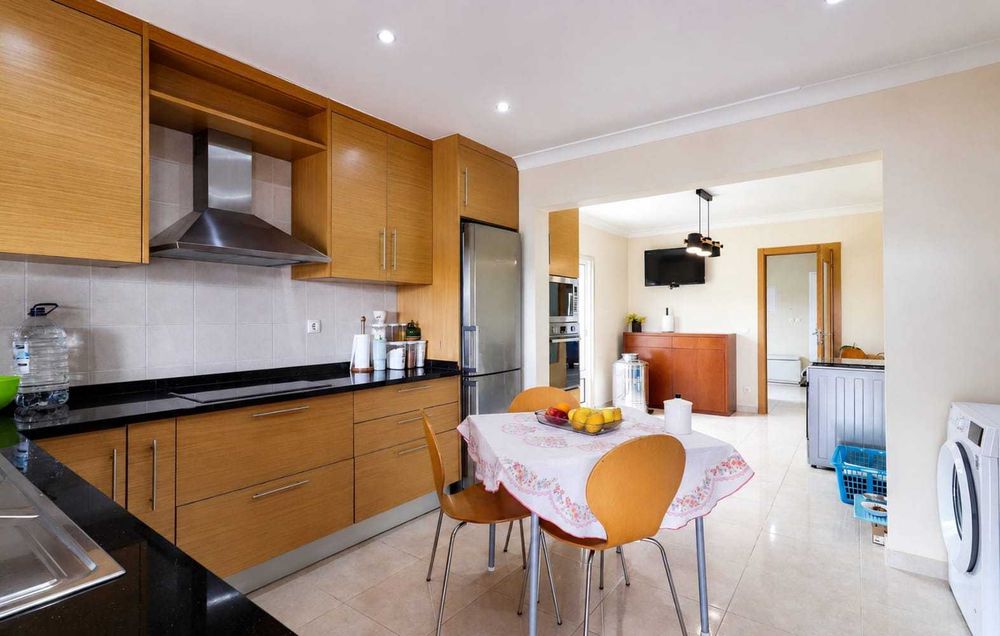 Vende-se Excelente Moradia T3 Caxarias