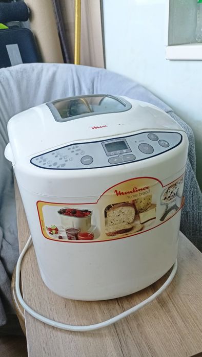 Хлібопічка Moulinex,  Model:573801

Made in China

www.moulinex.com

230V

50Hz

610W