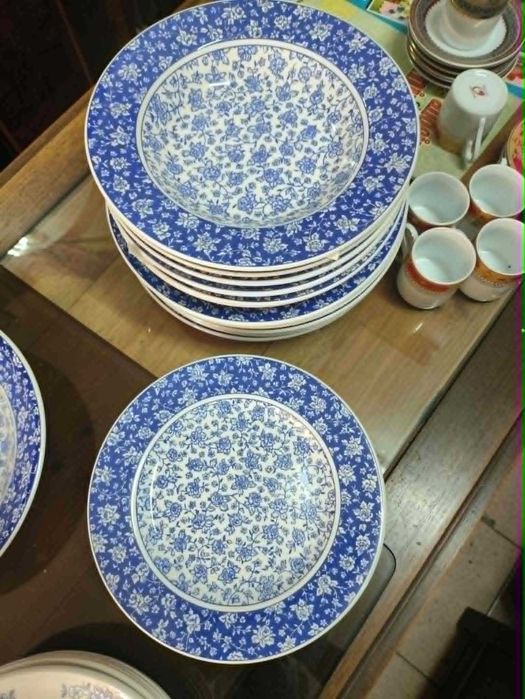 19 peças do serviço de loiça Italiana. Quadrifoglio blue and white flores