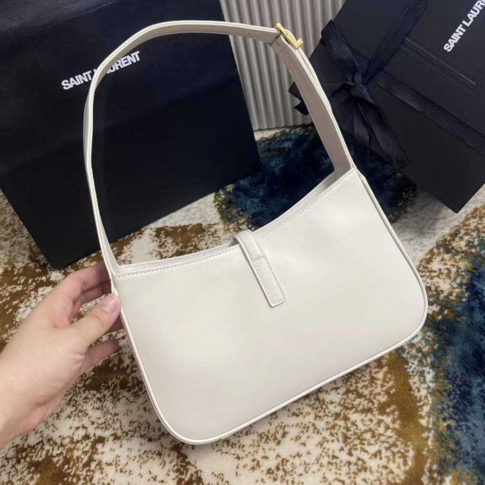 Сумка Yves Saint Laurent Hobo Glattleder в идеальном состоянии